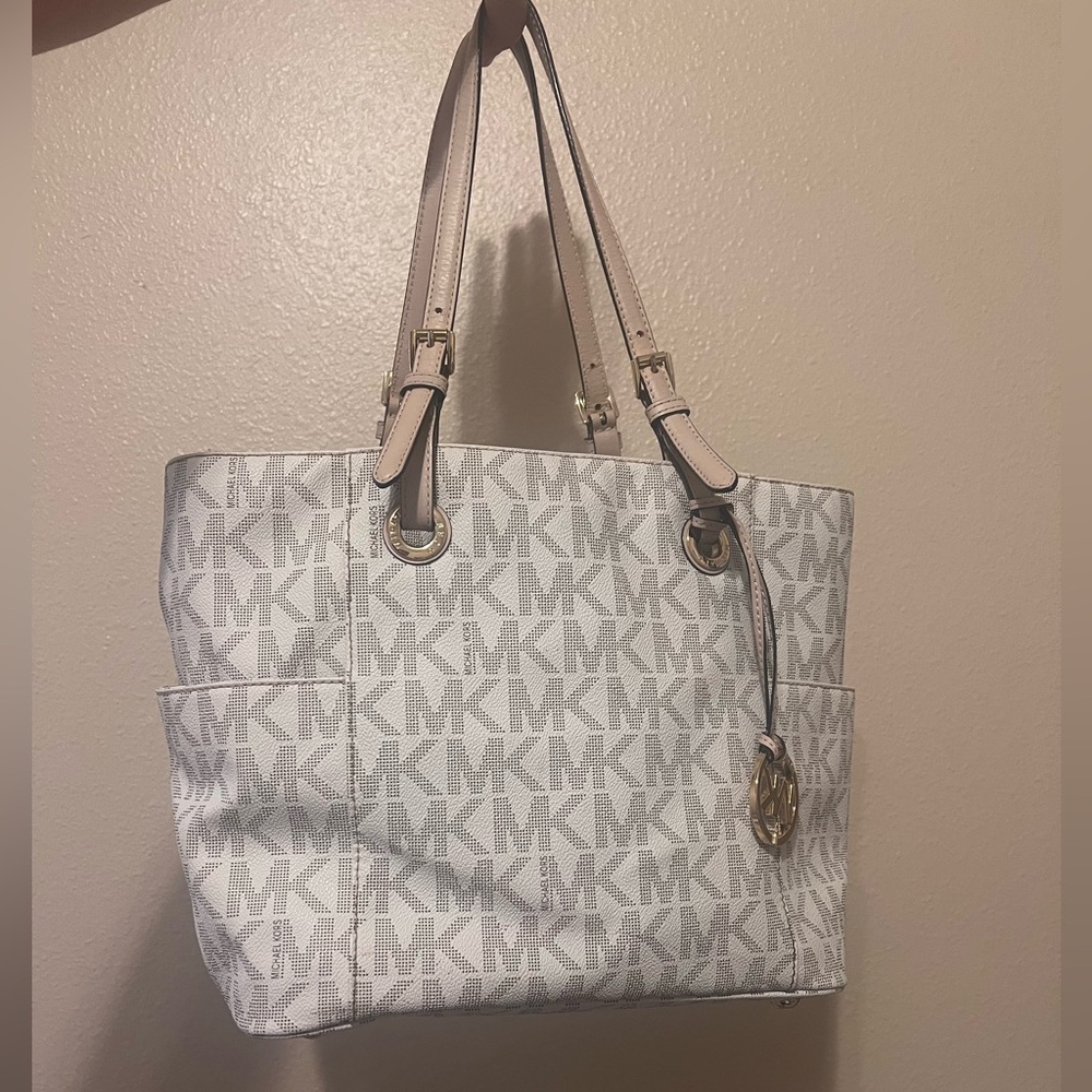 Michael Kors Jet Set Tote Bag